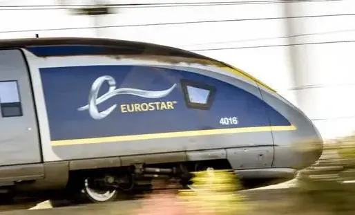 Les navettes ont connu jusqu'à cinq heures de retard jeudi à cause de problèmes de climatisation touchant certains wagons.