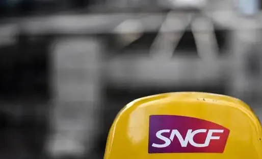 Deux cheminots de la SNCF sont menacés de radiation.