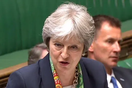 Theresa May sort de ces démissions fragilisée vis-à-vis de l'Union européenne. Mais pas forcément sur la scène nationale.