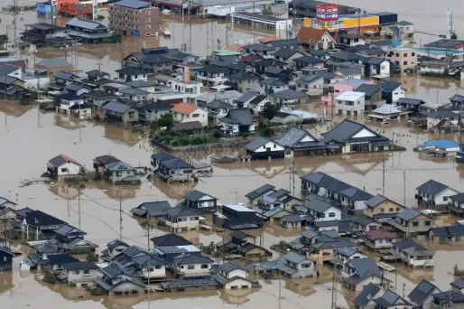 Des dizaines de maisons on été détruites et des milliers envahies par les eaux, comme ici à Kurashiki, dans la préfecture d'Okayama.