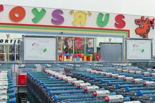 La chaîne de distribution a été très touchée par le commerce en ligne.