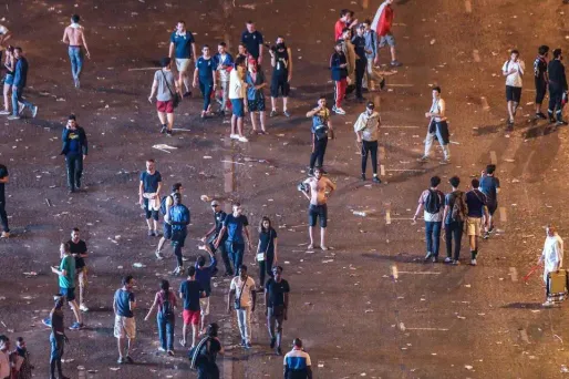 À Paris comme à Rouen, les festivités qui ont suivi la victoire des Bleus ont été émaillées de violences.