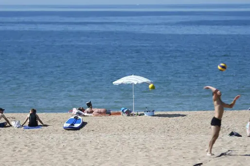 soleil, plage, Normandie crédit : CHARLY TRIBALLEAU / AFP - 1280