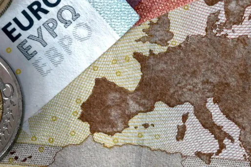 Récemment, Emmanuel Macron a regretté qu'"on met(te) un pognon de dingue dans les minima sociaux" et que "les gens pauvres restent pauvres".