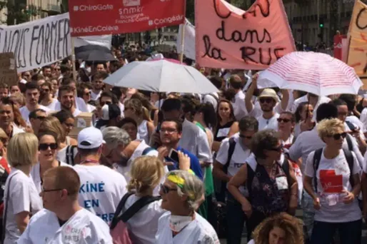 Les kinés s'inquiètent notamment des "actes qui n'ont pas été revalorisés depuis longtemps" et réclament la reconnaissance d'un statut de master 2.