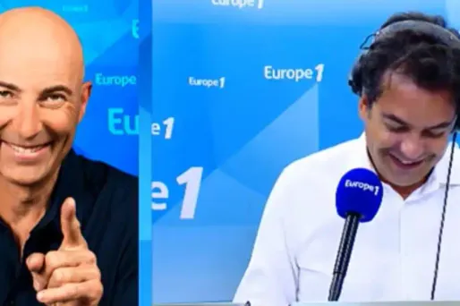 VIDÉO - La surprise de Nicolas Canteloup à Patrick Cohen pour la dernière matinale