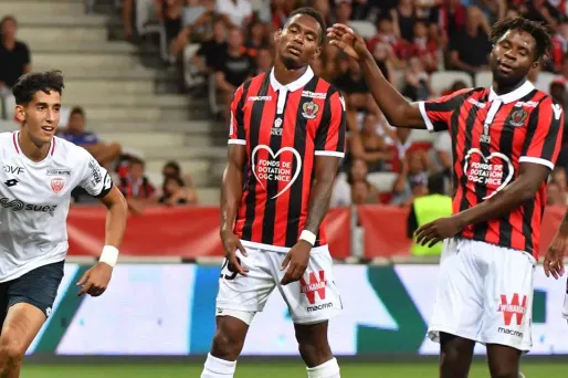 Nayef Aguerd (à gauche) et les Dijonnais ont fait vivre un cauchemar à Nice, samedi.