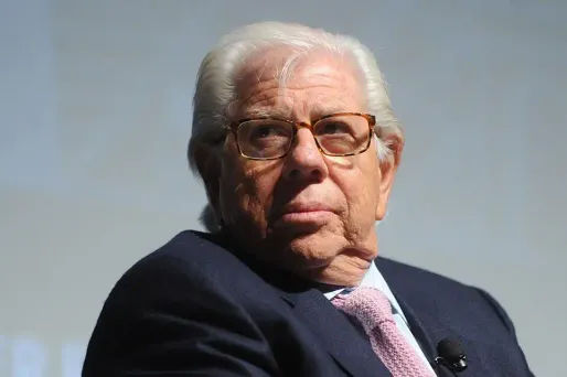 Carl Bernstein est l'un des journalistes à l'origine des révélations sur le scandale du Watergate, qui ont poussé le président Nixon à la démission en 1974.