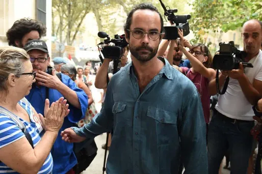 Cédric Herrou, plus d'un an après la mise en place de son contrôle judiciaire, a désormais le droit de se rendre en Italie pour travailler.