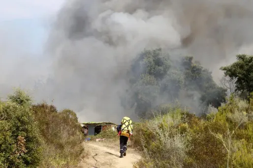 incendie, Corse, fumée, pompier crédit : PASCAL POCHARD-CASABIANCA / AFP - 1280