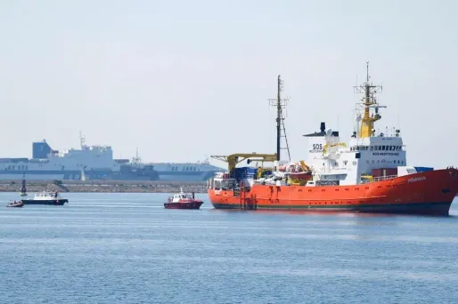 L'Aquarius cherche toujours un port pour accoster