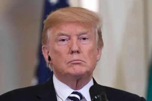 Donald Trump a qualifié son ancienne conseillère de "chien" et de "crapule" dans un tweet mardi