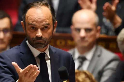 L'examen de la réforme constitutionnelle reprendra "dès que possible" a fait savoir Edouard Philippe.