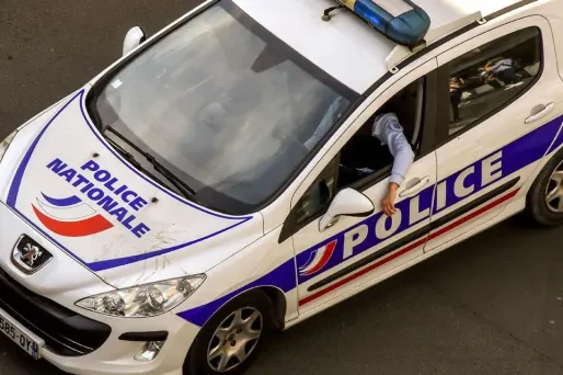 L'enquête a été confiée à la police de Cambrai.