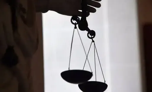 Trois personnes soupçonnées d'avoir tué un sexagénaire à coups de couteau ont été mises en examen.