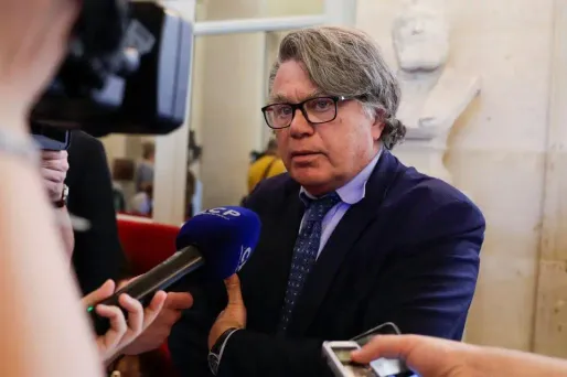 En révélant l'affaire, le 14 juin, BFMTV avait précisé que la plaignante a déposé plainte pour deux viols au cabinet de l'avocat, en 2006 et 2007.