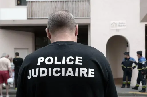 La police a été prévenue par un proche de la famille.