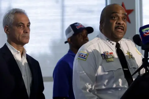 Les autorités de la ville ont insisté sur le fait que le lourd bilan du week-end s'inscrivait dans un contexte de baisse de la violence par armes à feu.