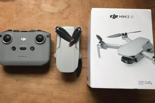 On a testé le DJI Mini 2 SE : notre avis sur le drone caméra pliable