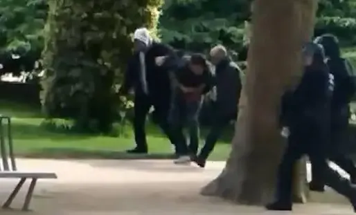 Une vidéo, révélée par Mediapart, montrait l'interpellation musclée de Khélifa par Alexandre Benalla et Vincent Crase.