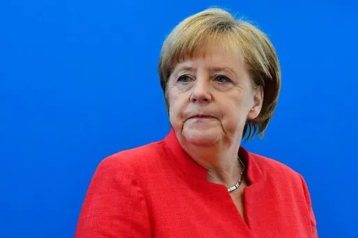 "Nous avons six à huit semaines de travail particulièrement dur devant nous et à l'issue desquelles des décisions politiques doivent tomber", estime Angela Merkel.