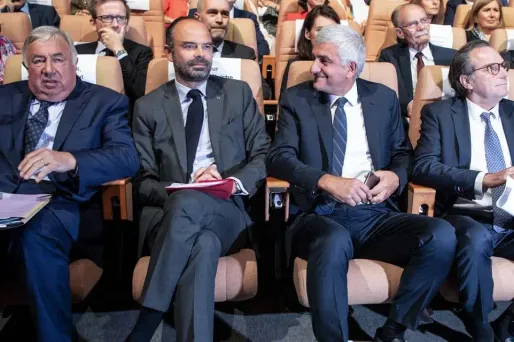 Édouard Philippe a tenté d'apaiser le climat tendu au Congrès des régions.