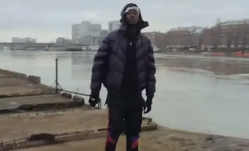 Dans un entretien au "Parisien", le rappeur a affirmé avoir "voulu inverser les rôles de l'homme blanc et de l'homme noir".