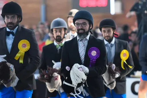 50 équipes participaient au championnat.