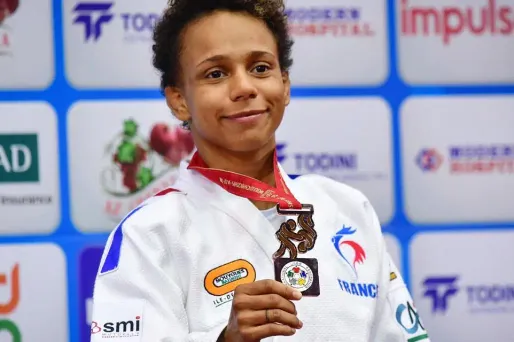 Dans son combat pour la troisième place, Buchard a battu la Belge Charline Van Snick par waza-ari.