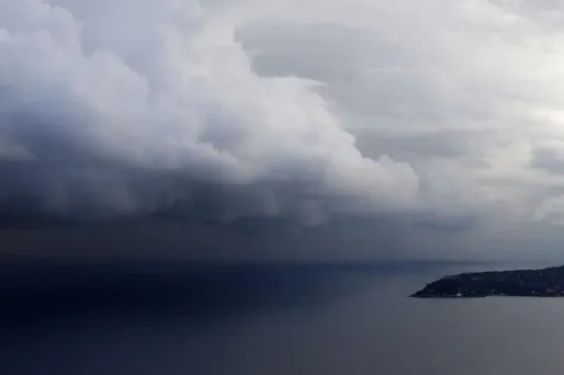 La grisaille et la pluie s'invitent sur toute la moitié nord du pays.