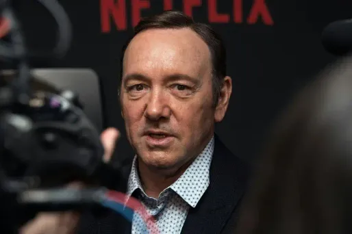 Kevin Spacey est visé par une quinzaine d'accusations d'agression sexuelle, entre l'Angleterre et les Etats-Unis.
