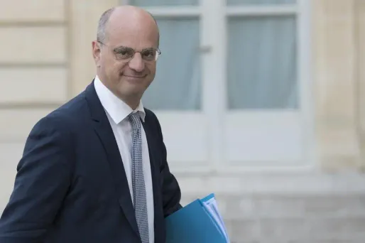 Jean-Michel Blanquer a notamment fait voter l'interdiction du portable au collège.