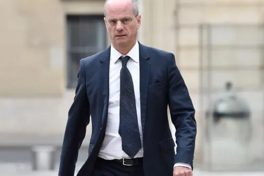 "Au moins 400 postes administratifs" seront supprimés parmi les 1.800 postes dans l'Education nationale, a détaillé lundi Jean-Michel Blanquer.