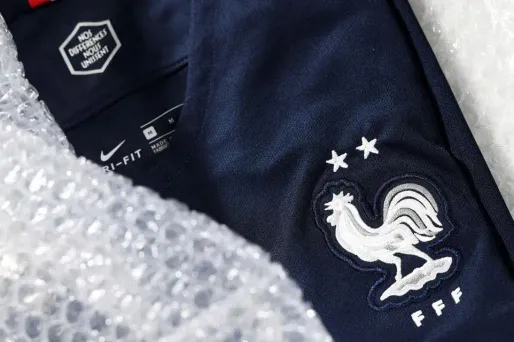 Seulement 30.000 maillots deux étoiles ont été commercialisés par Nike, mi-août.