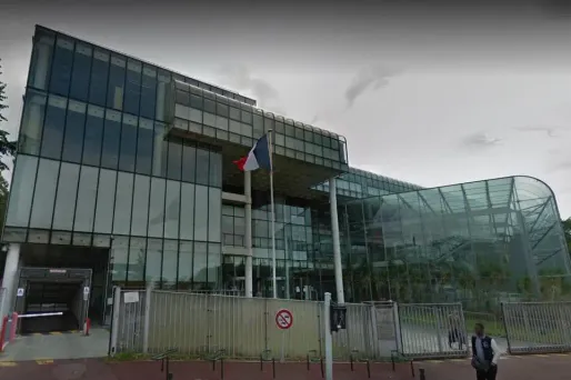Le tribunal correctionnel de Nanterre a condamné une mère et ses deux fils à des peines allant jusqu'à six mois de prison ferme pour proxénétisme.