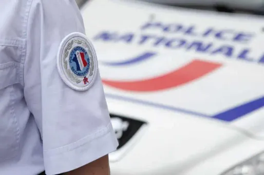 Le suspecte est soupçonné d'avoir agressé sexuellement cinq adolescentes et jeunes femmes.