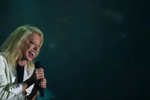 Véronique Sanson a annulé sa prochaine tournée pour soigner une tumeur, a annoncé mardi son producteur.