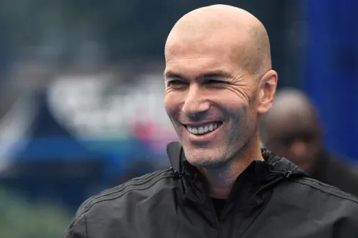 À la télévision espagnole, Zinédine Zidane a déclaré vouloir retrouver un poste d'entraîneur "bientôt", car il "aime ça".