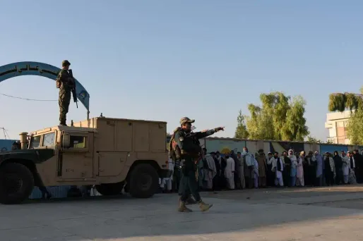 L'explosion d'une voiture piégée, revendiquée par les talibans, a également blessé 12 personnes dans la capitale de la province de Wardak.