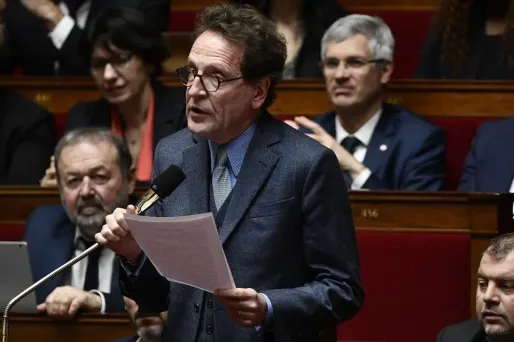 Selon Gilles Le Gendre, la hausse est due à 75% à la hausse des cours du pétrole et "en gros pour un tiers à la fiscalité écologique".