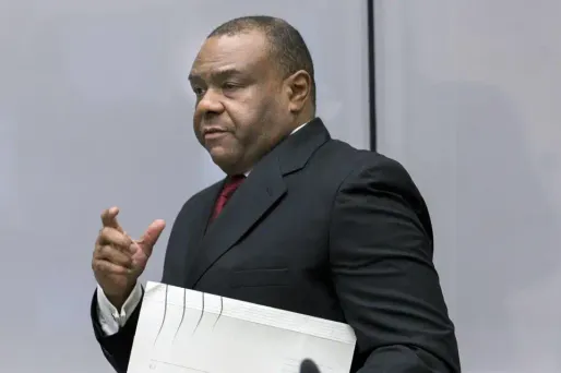 "Tout ça n'est qu'une mise en place qui veut que le candidat du pouvoir puisse ne pas avoir de candidat sérieux devant lui", a dénoncé Jean-Pierre Bemba.