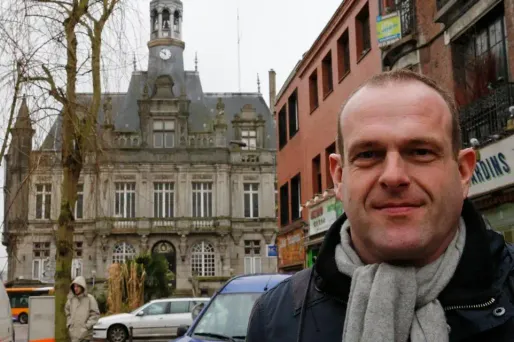 Les noms des deux eurodéputés apparaissent dans une enquête menée par un juge d'instruction de Nanterre à la suite d'une plainte contre X déposée en mai 2014.