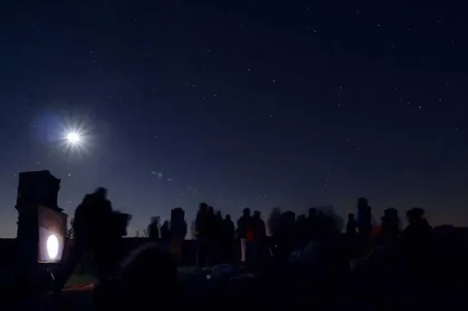 nuit étoilée, sans lumière, pollution lumineuse crédit : agir pour l'environnement - 1280