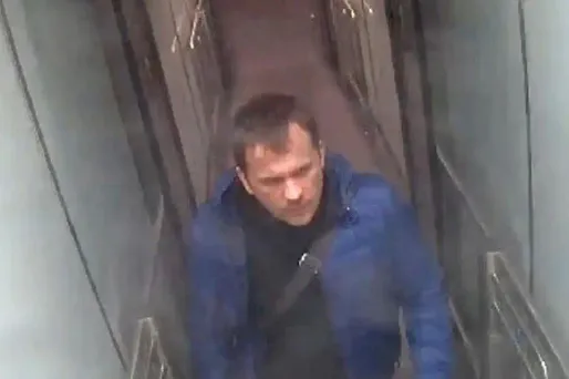 Cet homme, un médecin militaire employé par le renseignement miliaire russe, avait été présenté par la police britannique sous le pseudonyme d'"Alexandre Petrov".