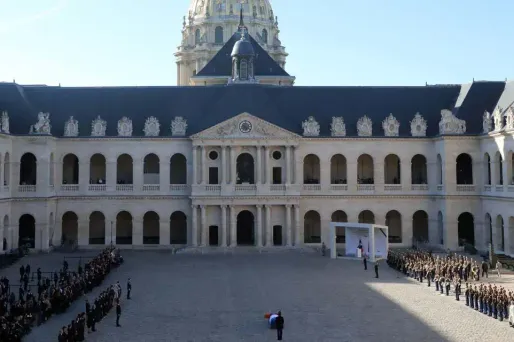 Invalides hommage Aznavour 1280