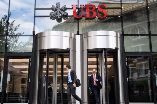 La maison mère UBS AG doit comparaître pour "démarchage bancaire illégal" et "blanchiment aggravé de fraude fiscale", sa filiale française pour "complicité".