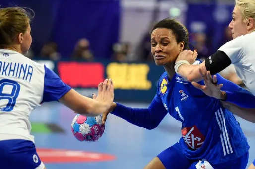 Les Français ont été battues par les Russes dès leur entrée en lice.