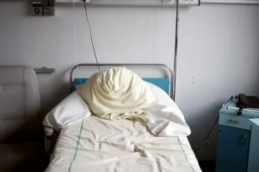 300 médecins reprochent à l'exécutif de ne pas traiter le problème en profondeur.