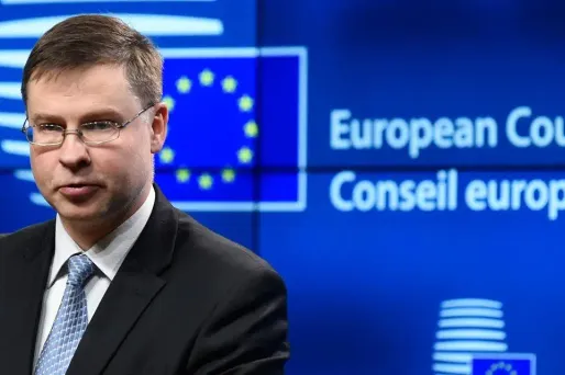 Le vice-président de la Commission européenne Valdis Dombrovskis a indiqué que réduire le déficit à 2,2% ne suffirait pas.