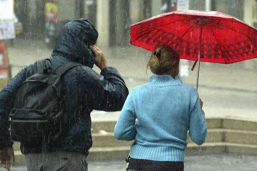 Le matin, des pluies circuleront des Pays-de-la-Loire et de la Bretagne aux Hauts-de-France.